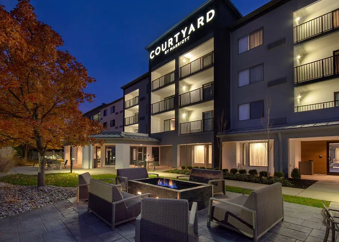 Hotel with view: Courtyard By Marriott Cincinnati Airport